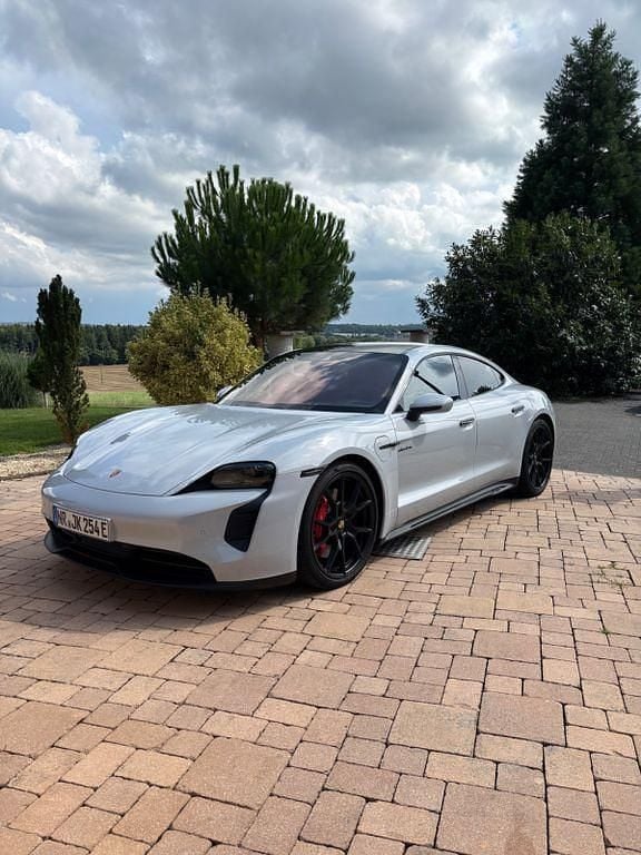 Grau Gebraucht 2022 Porsche Taycan GTS Limousine | 78.500 € (Superpreis) - Bild 1/4