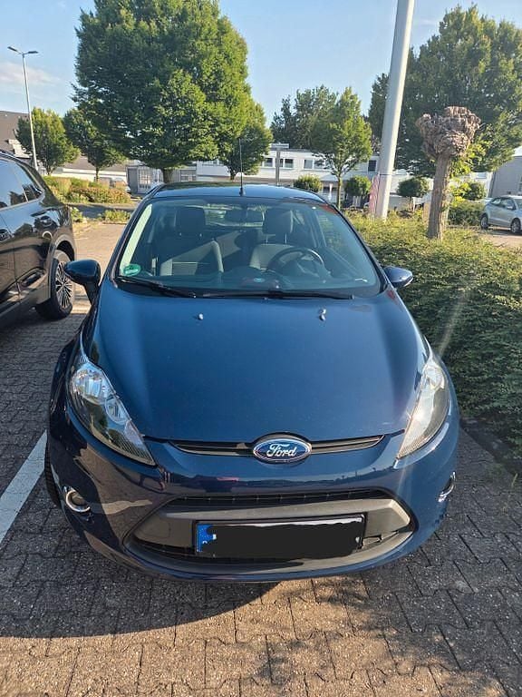 Blau Gebraucht 2012 Ford Fiesta Champions Edition Kleinwagen | 3.590 € (Fairer Preis) - Bild 1/4