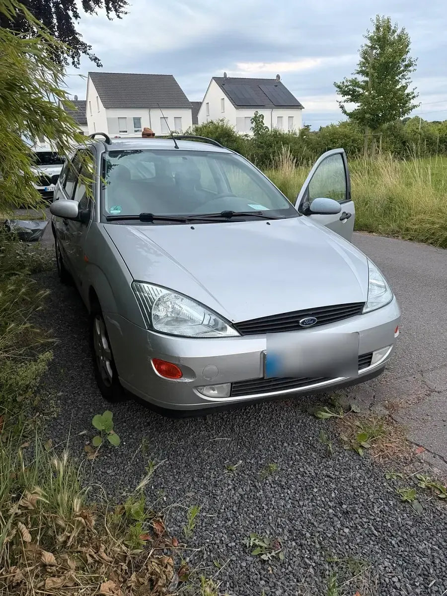 Gebraucht Ford Focus Ghia 131 PS (96 kW) 2000 Grau Kombi