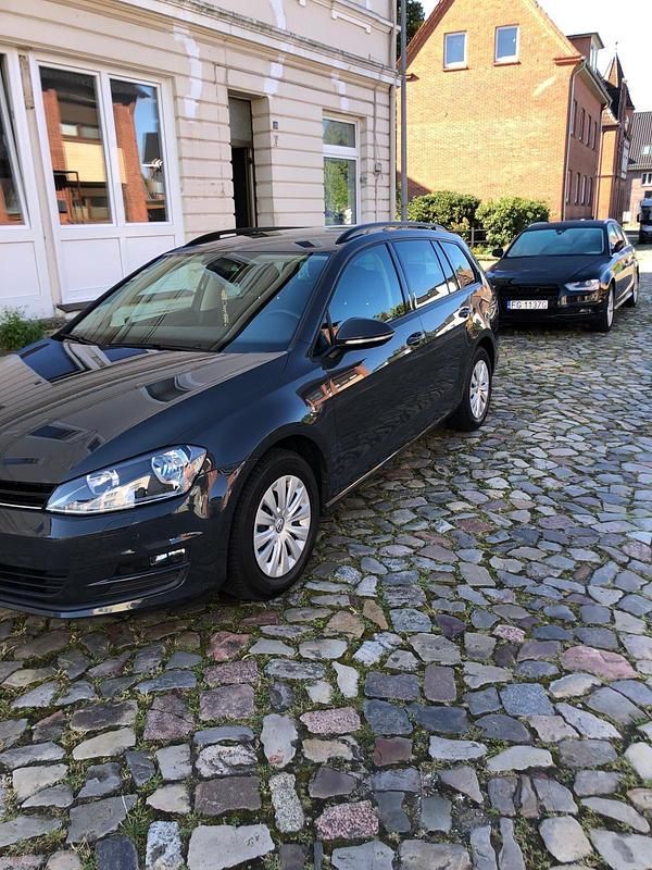 Grau Gebraucht 2016 VW Golf VII Kombi | 8.000 € (Guter Preis) - Bild 1/4