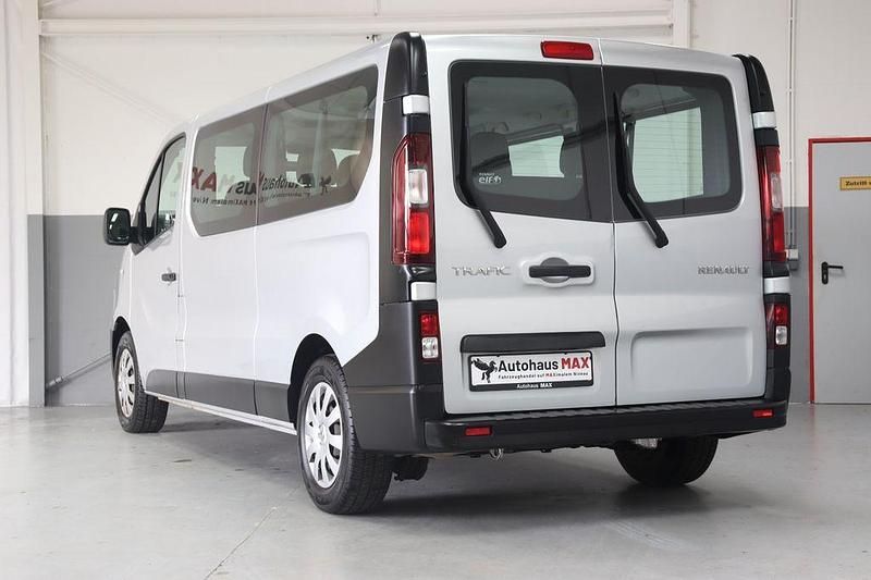 Gebraucht Renault Trafic Expression 125 PS (91 kW) 2018 Platingrau Van / Kleinbus
