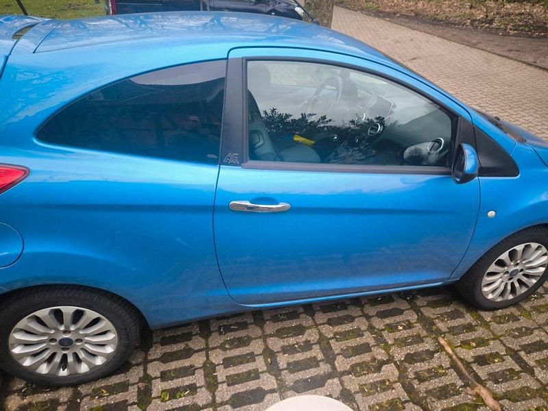 Gebraucht Ford Ka Titanium 73 PS (53 kW) 2015 Blau Kleinwagen