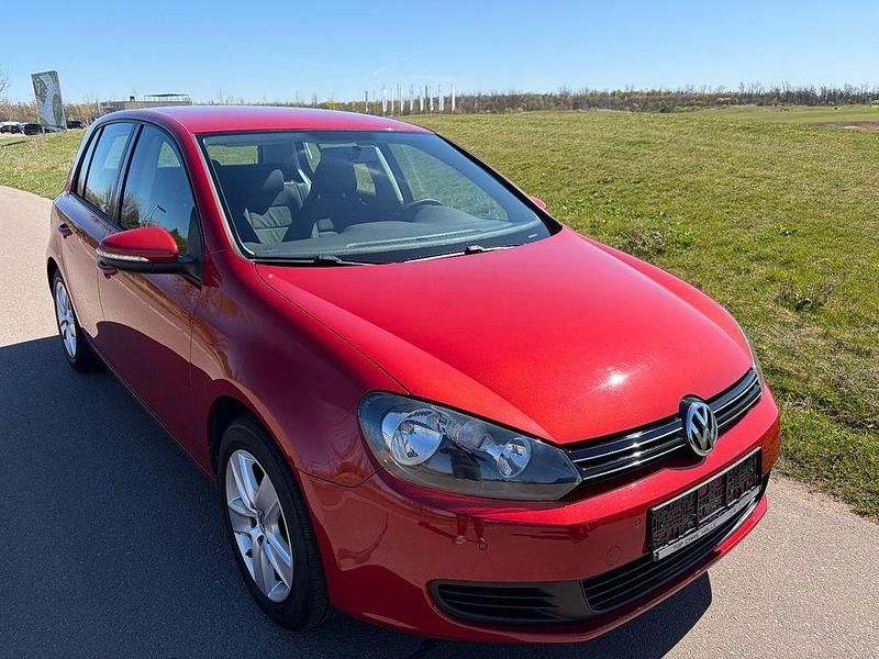 Gebraucht VW Golf VI 105 PS (77 kW) 2010 Rot Kleinwagen