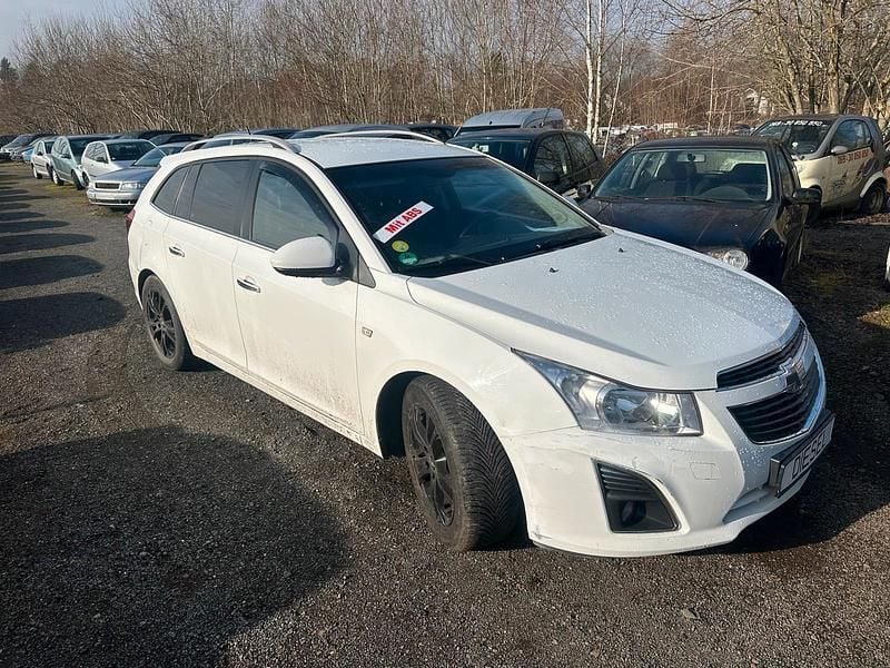 Weiß Gebraucht 2013 Chevrolet Cruze Kombi | 2.900 € - Bild 1/4