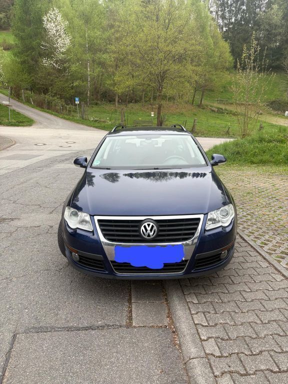 Gebraucht VW Passat 122 PS (89 kW) 2010 Blau Kombi