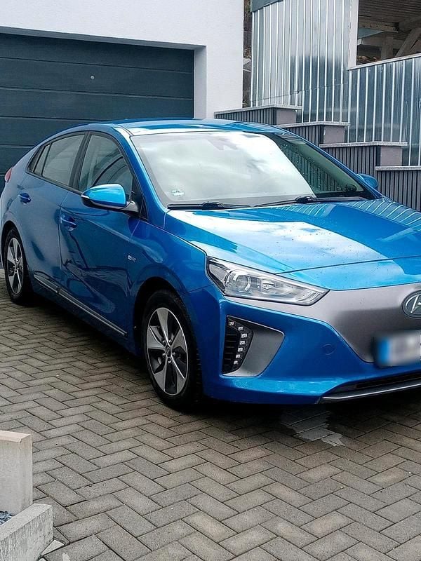 Gebraucht Hyundai Ioniq 87 kW (119 PS) 2017 Blau Kleinwagen