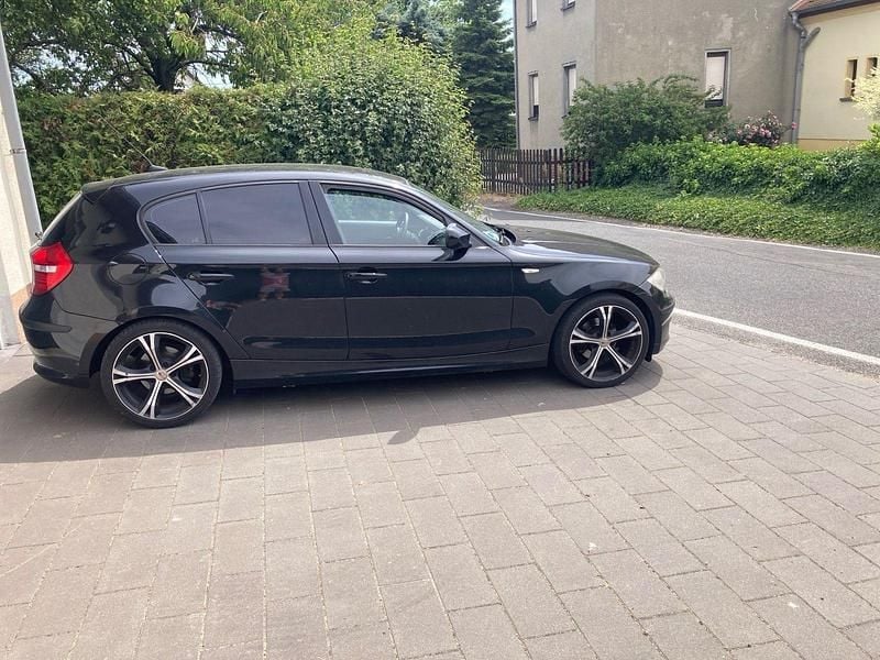 Gebraucht BMW 116 116 PS (85 kW) 2010 Schwarz Kleinwagen