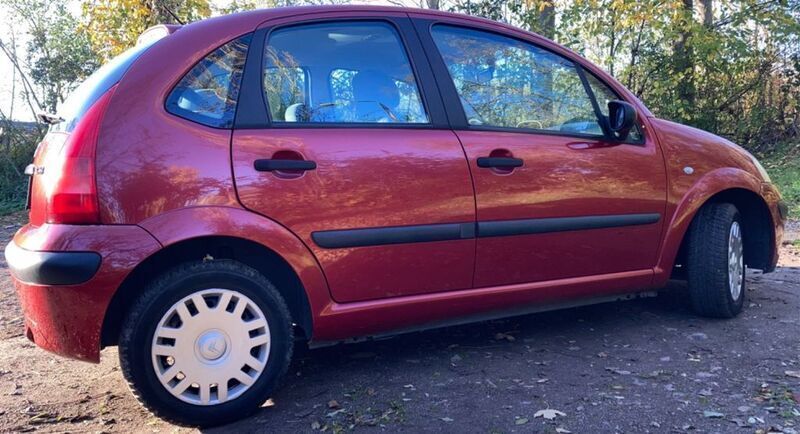 Rot Gebraucht 2005 Citroën C3 Comfort Kleinwagen | 2.390 € (Fairer Preis) - Bild 1/4