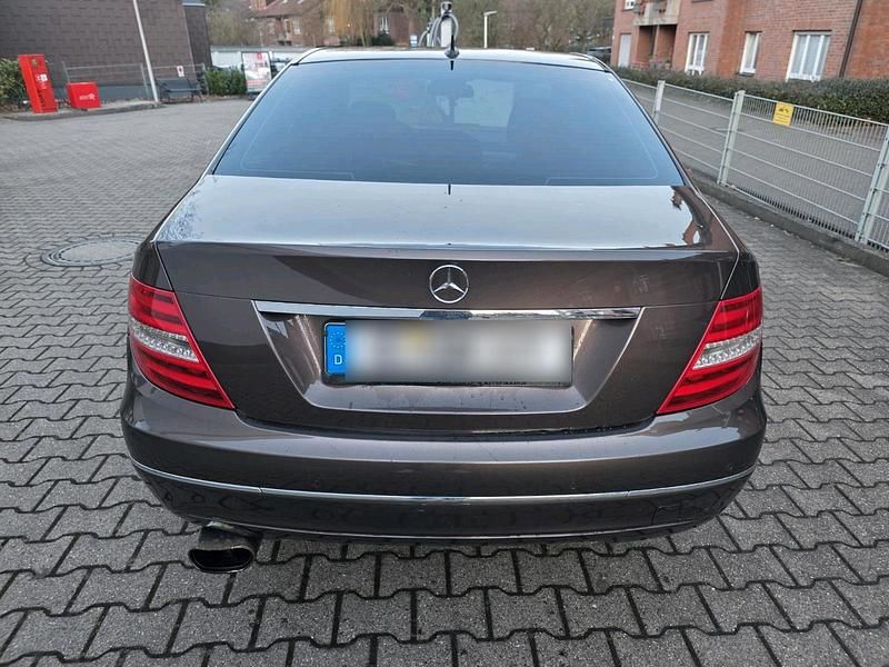 Gebraucht Mercedes C180 120 PS (88 kW) 2013 Braun Limousine