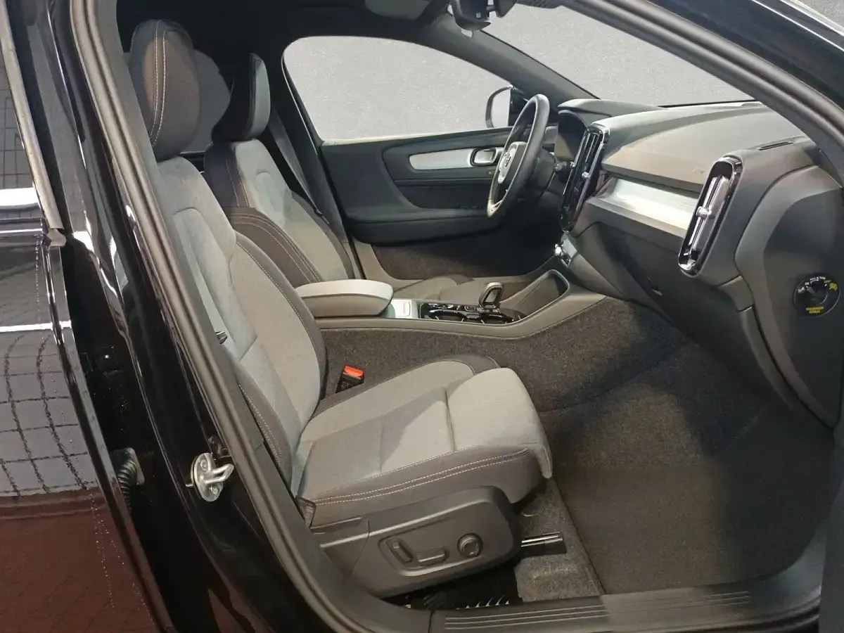 Ny Volvo XC40 Plus 163 HK (119 kW) 2026 Andere SUV