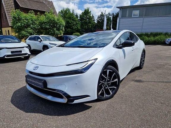 Platinumweiß (metallic) Gebraucht 2023 Toyota Prius Advance Kleinwagen | 38.990 € (Teuer) - Bild 1/4