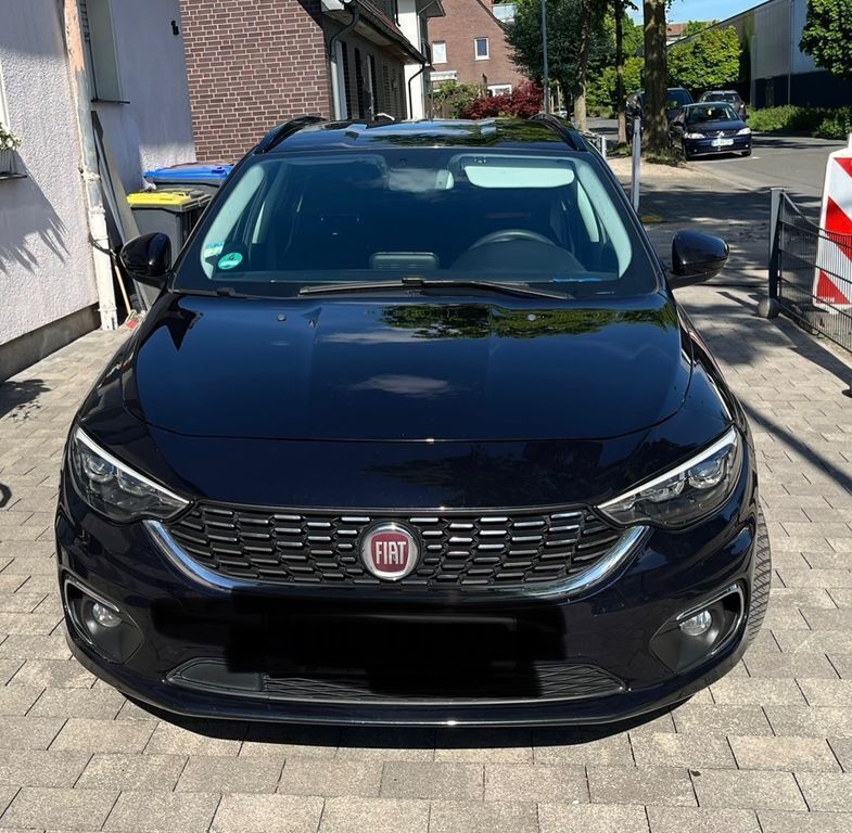 Schwarz Gebraucht 2019 Fiat Tipo Lounge Limousine | 10.100 € (Guter Preis) - Bild 1/4