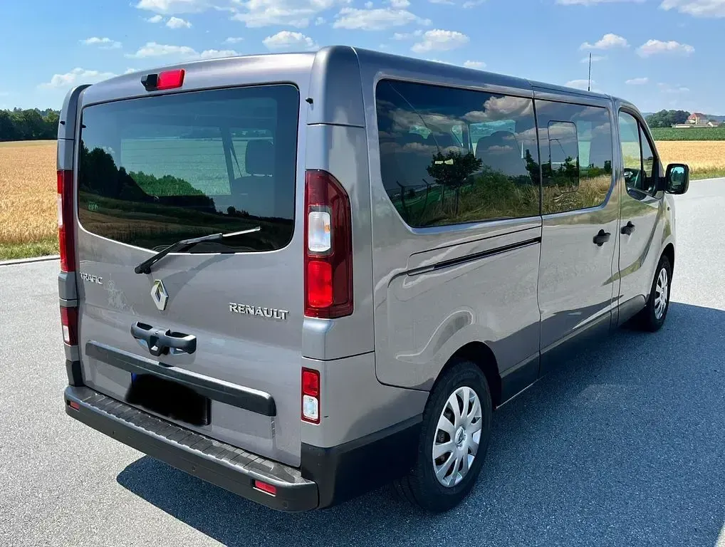 Gebraucht Renault Trafic Life 145 PS (106 kW) 2019 Grau Van / Kleinbus