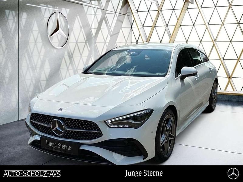 Polarweiß Gebraucht 2024 Mercedes CLA180 Shooting Brake AMG Kombi | 29.349 € - Bild 1/3