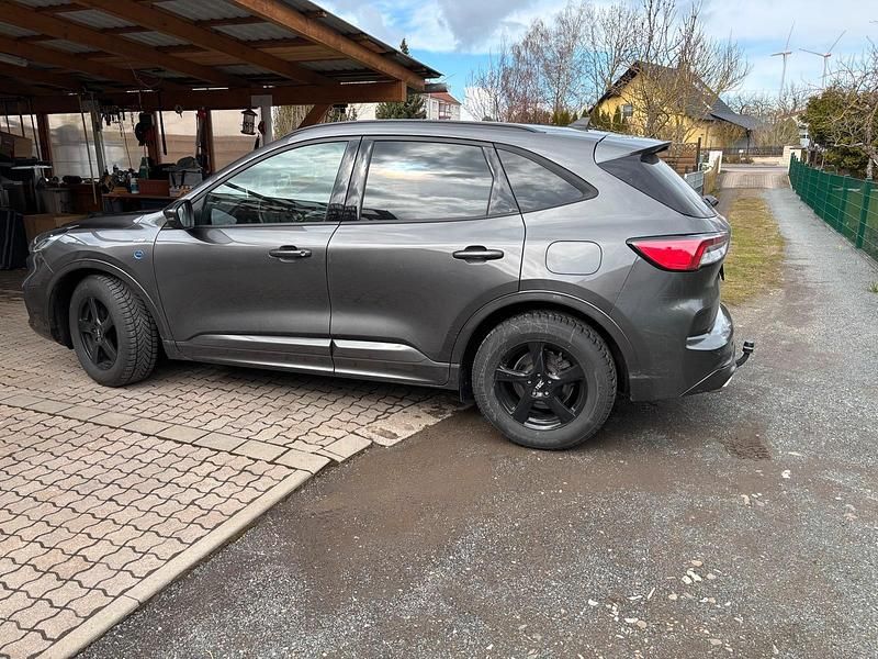 Gebraucht Ford Kuga ST 150 PS (110 kW) 2022 Grün SUV