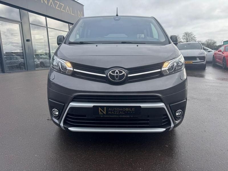 Gebraucht Toyota Proace Verso 177 PS (130 kW) 2021 Grau Kombi