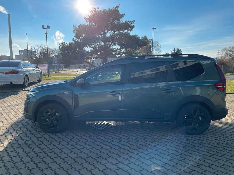 Neu Dacia Jogger Extreme 101 PS (74 kW) 2025 Grün Van / Kleinbus