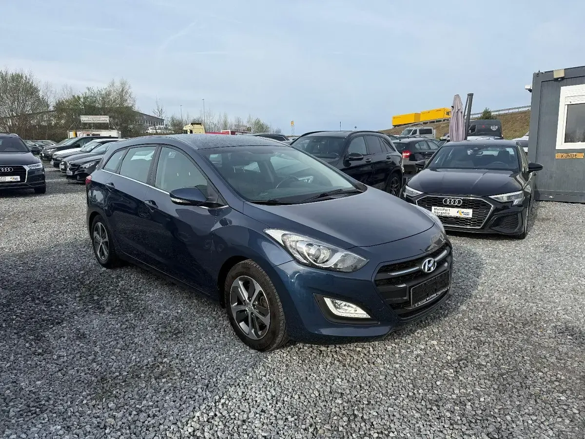 Gebraucht Hyundai i30 Trend 110 PS (80 kW) 2017 Blau Kombi