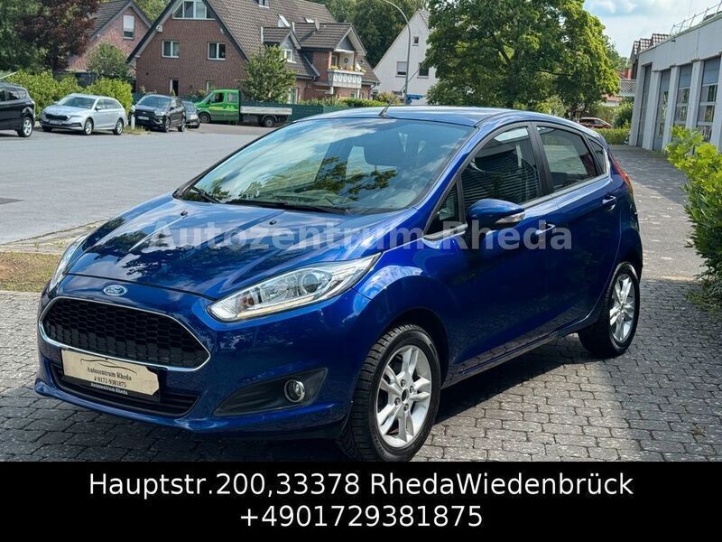 Blau Gebraucht 2016 Ford Fiesta Celebration Kleinwagen | 7.499 € (Fairer Preis) - Bild 1/4