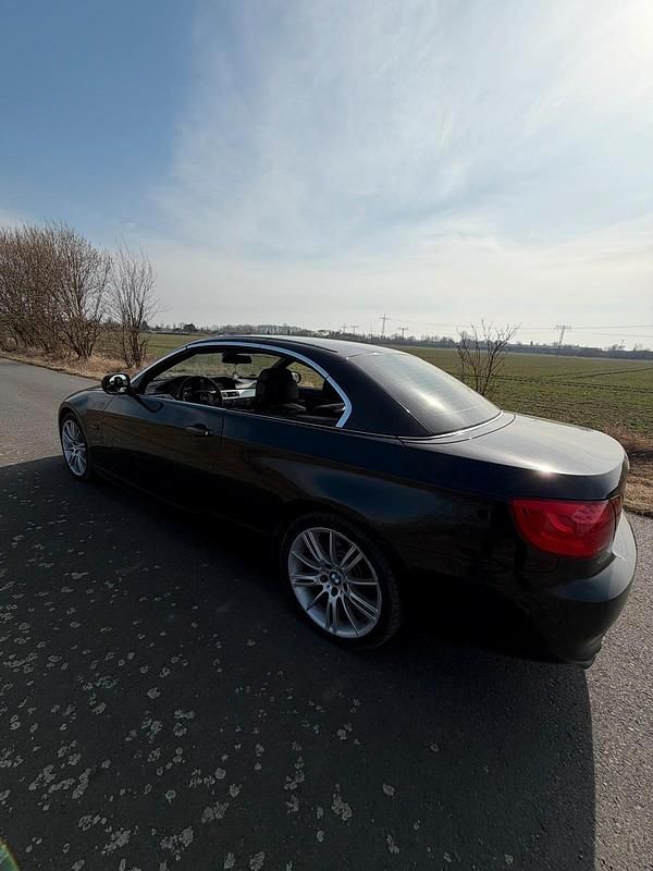Gebraucht BMW 330 Cabriolet 241 PS (177 kW) 2011 Schwarz Cabrio