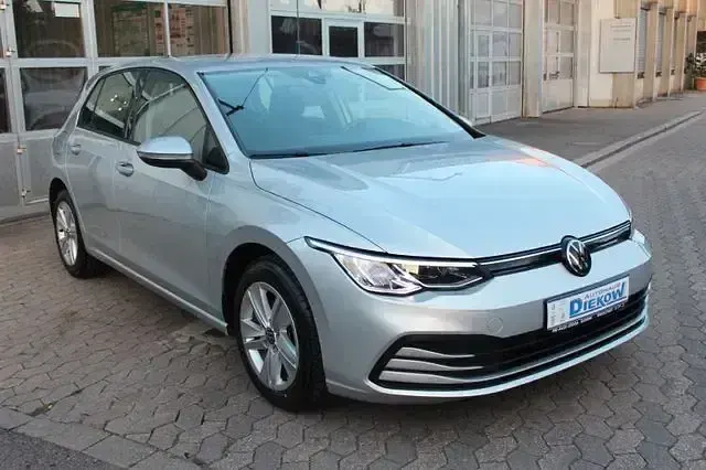 Gebraucht VW Golf VIII Life 110 PS (80 kW) 2023 Silber Limousine