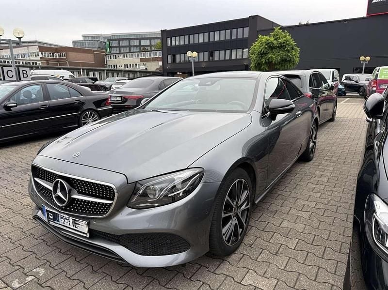 Grau Gebraucht 2019 Mercedes E220 Coupé | 28.000 € (Superpreis) - Bild 1/4