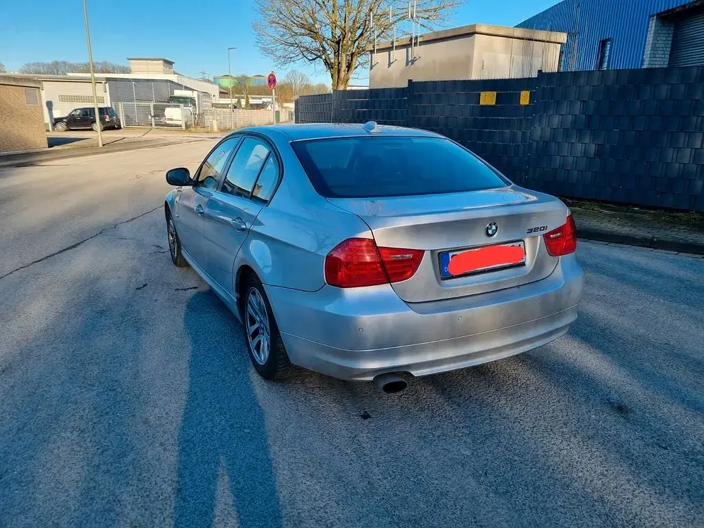 Occasion BMW 320 170 ch (125 kW) 2010 Argent Berline