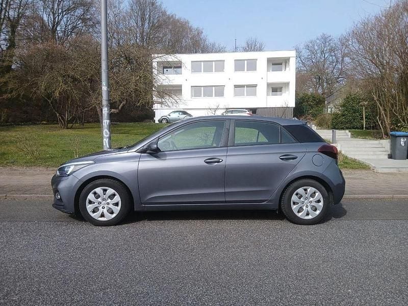 Gebraucht Hyundai i20 Active 101 PS (74 kW) 2018 Grau Kleinwagen