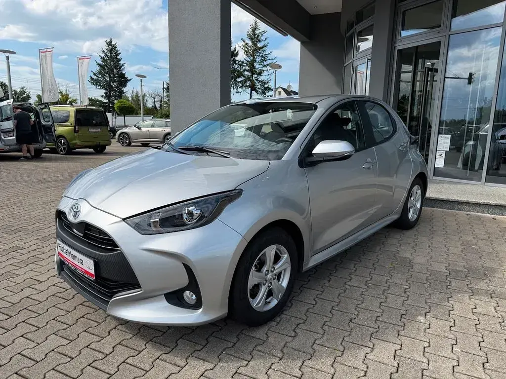Gebraucht Toyota Yaris Comfort 125 PS (91 kW) 2023 Silber metallic Kleinwagen