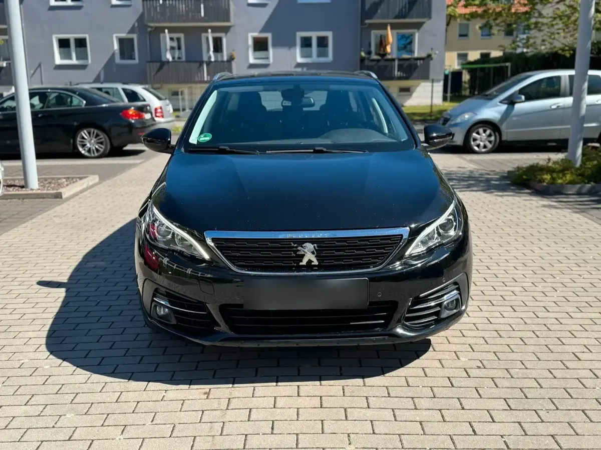 Gebraucht Peugeot 308 Active 131 PS (96 kW) 2018 Schwarz Kombi