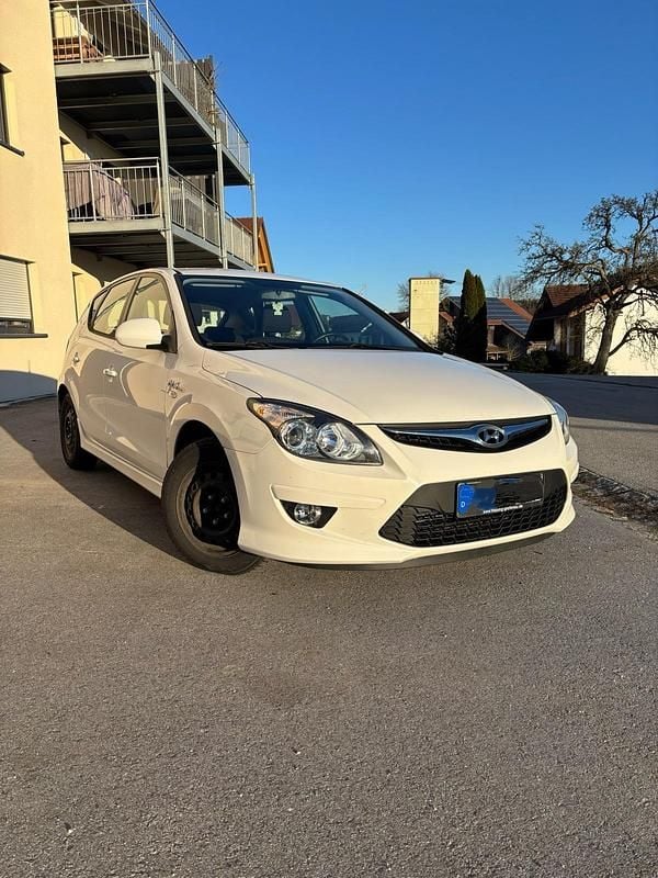 Gebraucht Hyundai i30 128 PS (94 kW) 2012 Weiß Limousine
