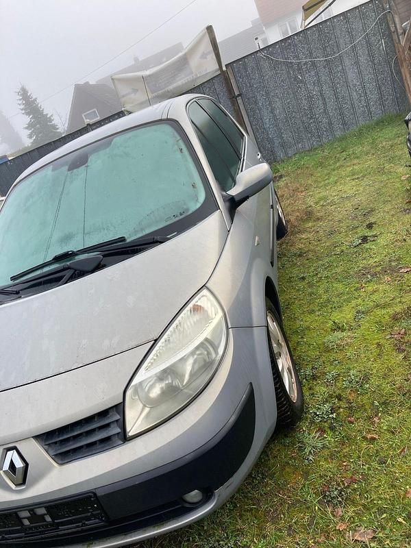 Gebraucht Renault Scénic II 113 PS (83 kW) 2005 Silber Van / Kleinbus