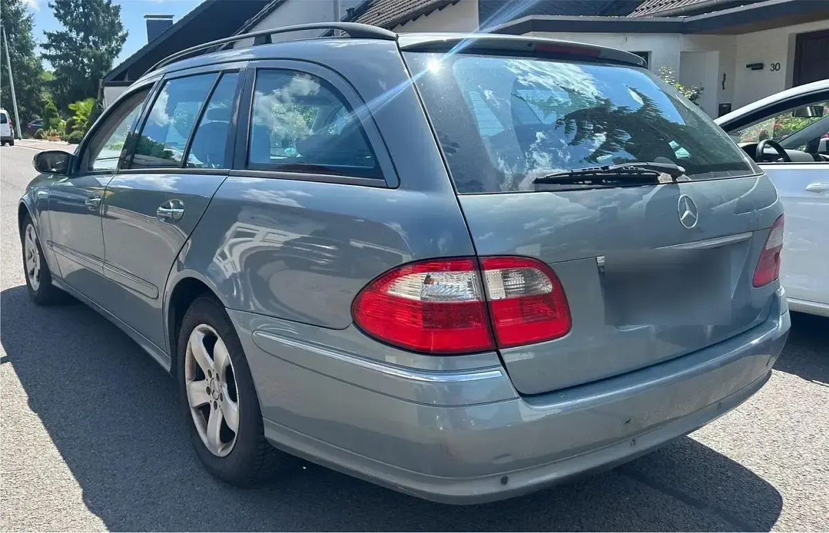 Gebraucht Mercedes E220 150 PS (110 kW) 2004 Andere farben Kombi