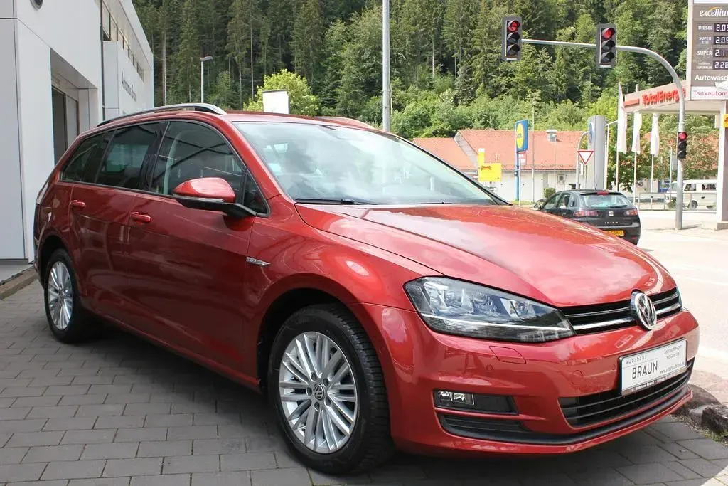 Gebraucht VW Golf VII Cup 140 PS (102 kW) 2014 Sunset red metallic Kombi