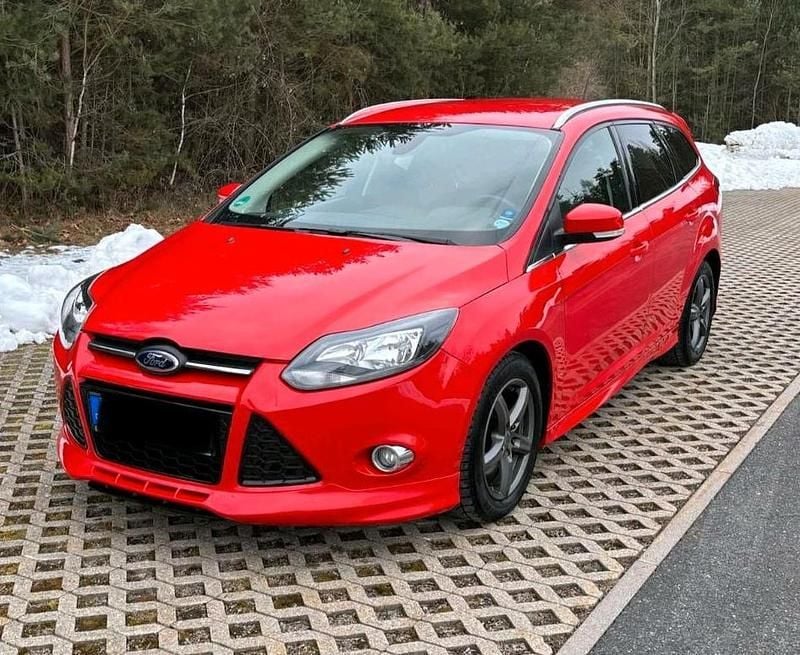 Rot Gebraucht 2013 Ford Focus S Kombi | 5.700 € (Fairer Preis) - Bild 1/4