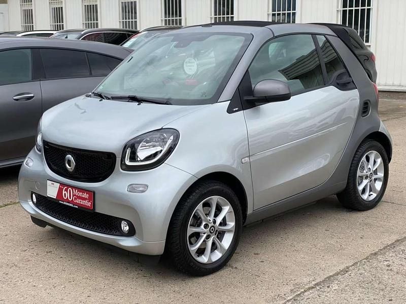 Titania grey & silber metallic Gebraucht 2018 Smart ForTwo Cabrio Cabrio | 15.680 € (Fairer Preis) - Bild 1/4