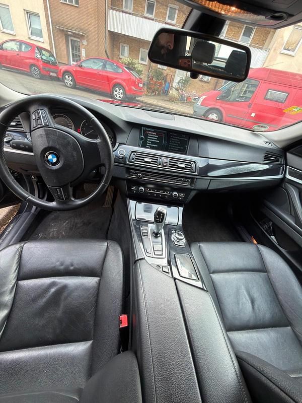 Gebraucht BMW 520 184 PS (135 kW) 2012 Schwarz Kombi