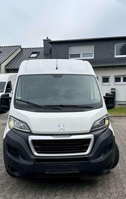 Weiß Gebraucht 2018 Peugeot Boxer Van | 15.250 € (Guter Preis) - Bild 1/4