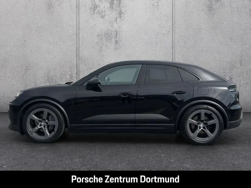 Begagnad Porsche Macan 330 kW (449 HK) 2025 Svart SUV