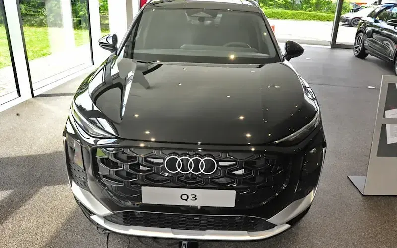 Neu Audi Q3 Basis 150 PS (110 kW) 2026 Schwarz SUV