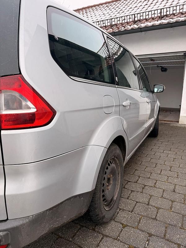 Gebraucht Ford Galaxy 175 PS (128 kW) 2009 Silber Van / Kleinbus