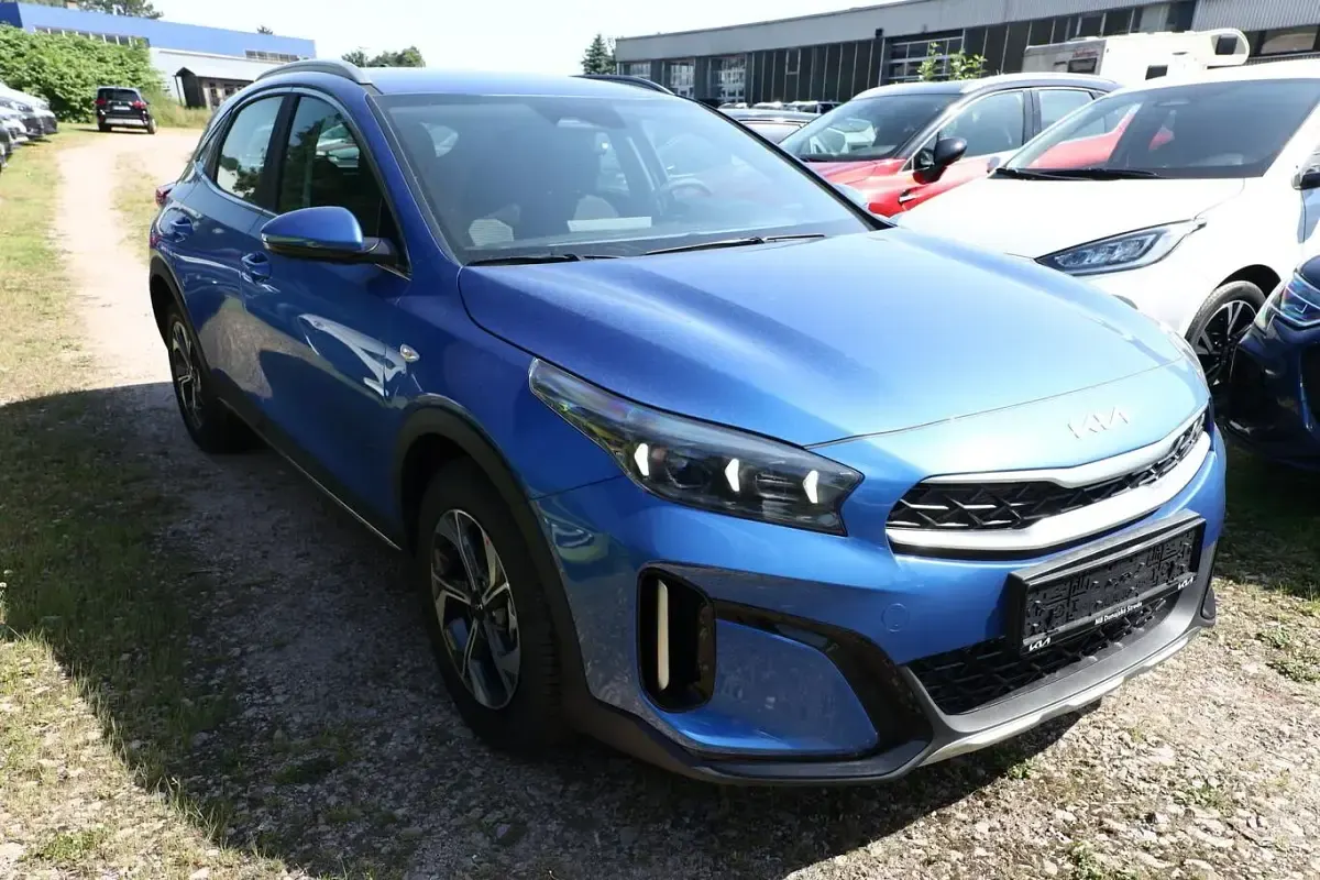 Neu Kia XCeed 150 PS (110 kW) 2026 Blue flame metallic SUV