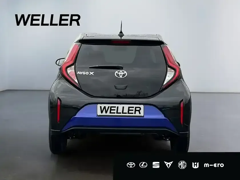 Neu Toyota Aygo 72 PS (52 kW) 2026 Juniper blue (8y8) / black mica (209) (blau) Kleinwagen
