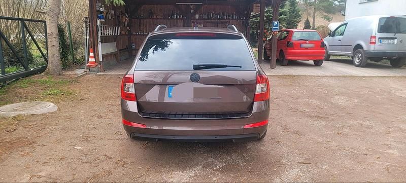 Gebraucht Skoda Octavia 194 PS (142 kW) 2016 Braun Kleinwagen