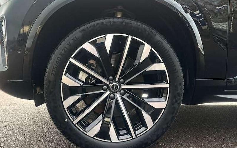 Second-hand Volvo XC90 Plus 455 CP (334 kW) 2025 Negru SUV