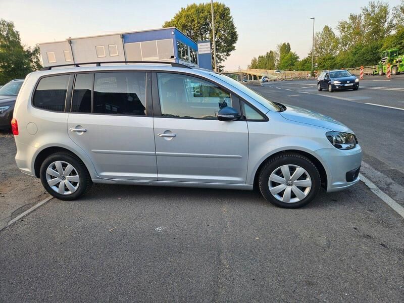 Silber Gebraucht 2012 VW Touran Comfortline Van / Kleinbus | 8.790 € (Guter Preis) - Bild 1/4