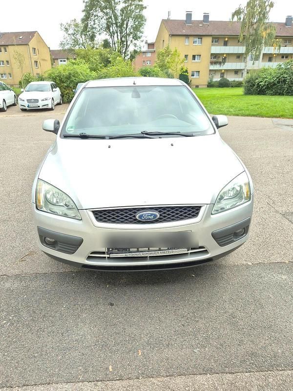 Silber Gebraucht 2006 Ford Focus Coupé | 700 € (Superpreis) - Bild 1/4