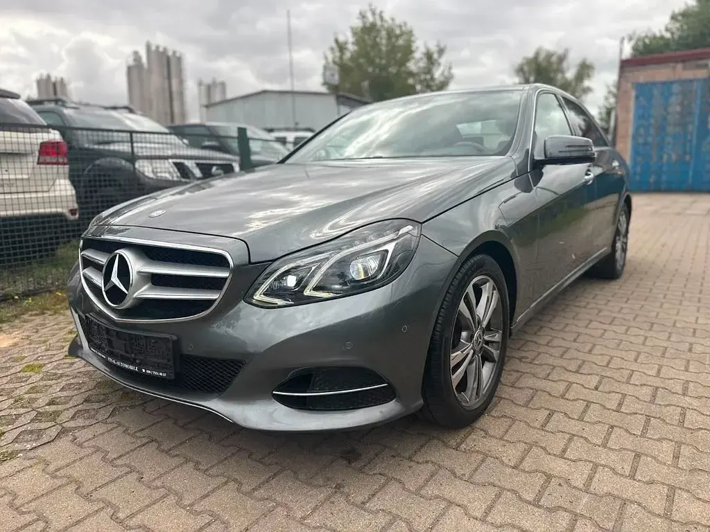 Gebraucht Mercedes E220 170 PS (125 kW) 2016 Grau Limousine