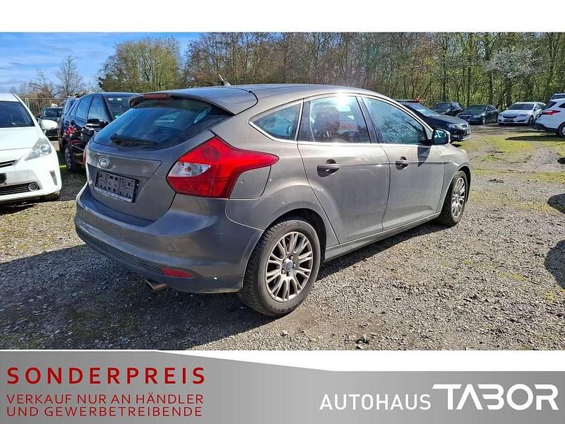 Gebraucht Ford Focus Titanium 140 PS (102 kW) 2011 Grau Limousine