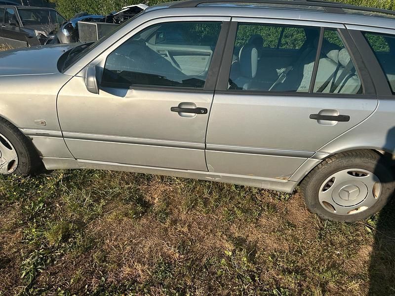 Silber Gebraucht 1998 Mercedes C180 Kombi | 1.200 € (Fairer Preis) - Bild 1/4